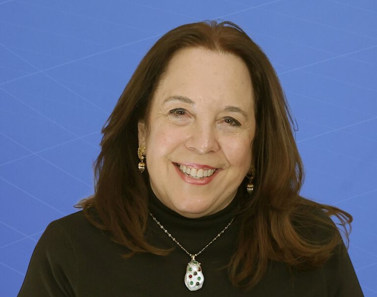 Photo of Ms Jennifer WARREN, candidate